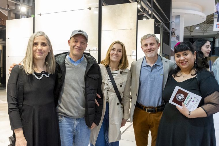 Silvana Valdivia, Sergio Parellada, Silvina Álvarez, Andrés Fontana y Nani Cabrera. Silvana Valdivia, Sergio Parellada, Silvina Álvarez, Andrés Fontana y Nani Cabrera.