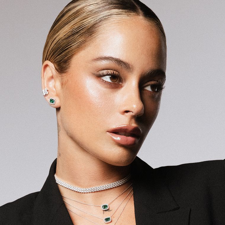 Sastrería, piel glow y joyas Pandora en una combinación perfecta. Sastrería, piel glow y joyas Pandora en una combinación perfecta.