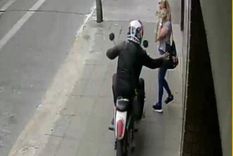 la mujer atacada por un motochorro murio por los golpes y no de un infarto