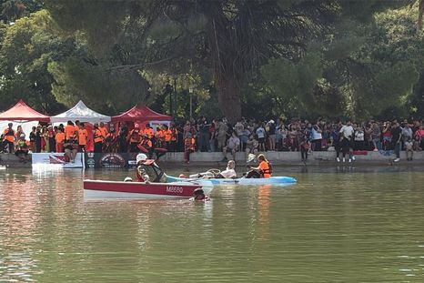 Miles de personas disfrutaron del evento con aviones y helicópteros, Regatas Vuela, en el Parque San Martín. Miles de personas disfrutaron del evento con aviones y helicópteros, Regatas Vuela, en el Parque San Martín.