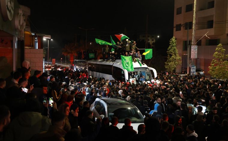 Un autobús con presos palestinos liberados la semana pasada Foto: EFE