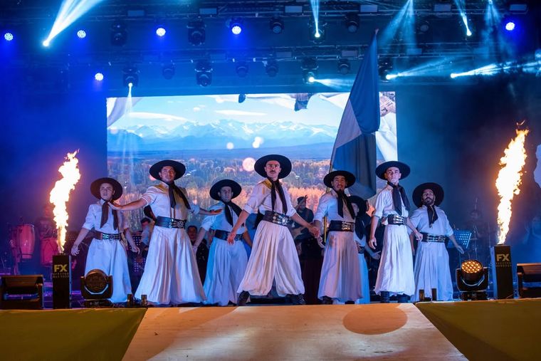 La fiesta vendimial volvió a poner en escena el esfuerzo de su gente y la fuerza de la identidad paceña. La fiesta vendimial volvió a poner en escena el esfuerzo de su gente y la fuerza de la identidad paceña.