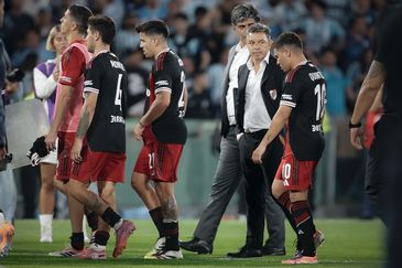 River se mide con Peñarol en el Campeón del Siglo.