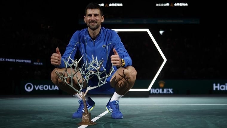 El serbio sumó un nuevo trofeo a sus vitrinas. Foto: EFE