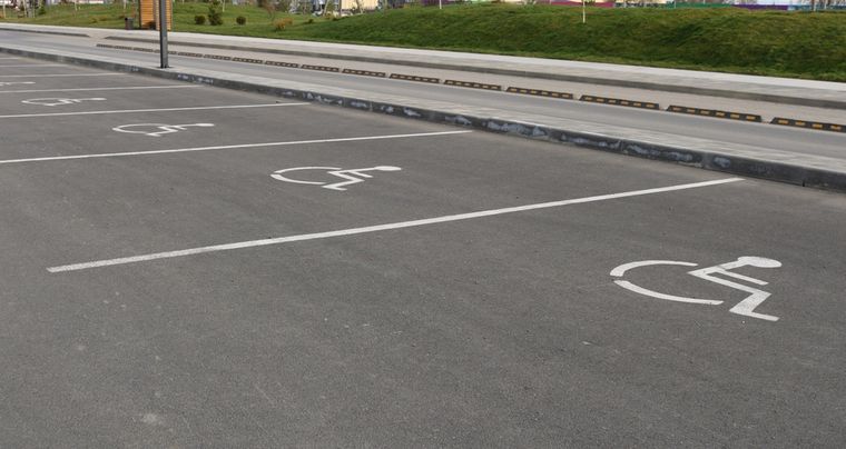 El Símbolo Internacional de Acceso es el documento que debe exhibirse para ejercer el derecho al estacionamiento, incluso si se tiene CUD. Foto: Shutterstock El Símbolo Internacional de Acceso es el documento que debe exhibirse para ejercer el derecho al estacionamiento, incluso si se tiene CUD. Foto: Shutterstock