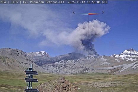 La columna de cenizas del volcán Planchón Peteroa alcanzó los 2.000 metros sobre el nivel del cráter.&nbsp;
