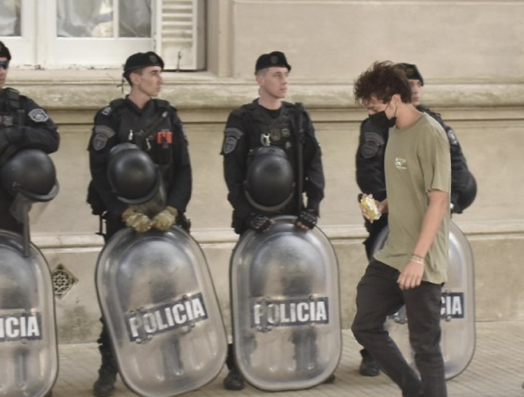 Uno de los amigos de Fernando llegando a los Tribunales para declarar Foto: NA