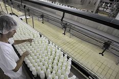 la produccion industrial acumulo una caida de 4,6%