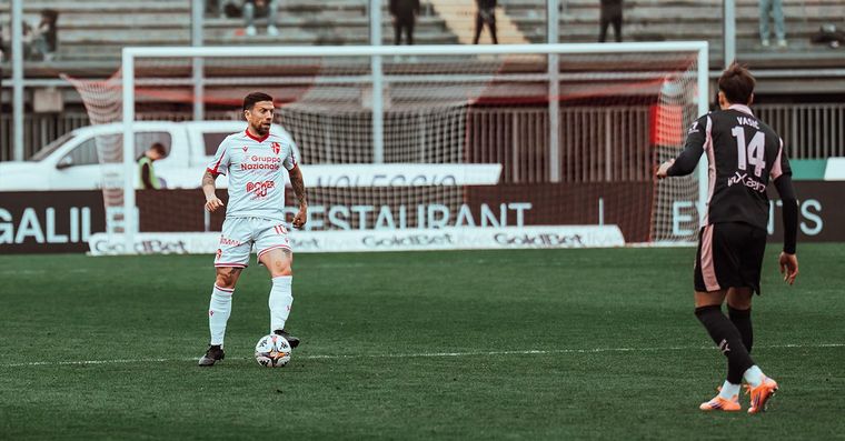 El Papu Gómez se lesionó durante el último partido del Padova contra Palermo. El Papu Gómez se lesionó durante el último partido del Padova contra Palermo.