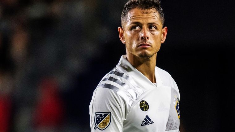 Chicharito nuevamente en boca de todos.