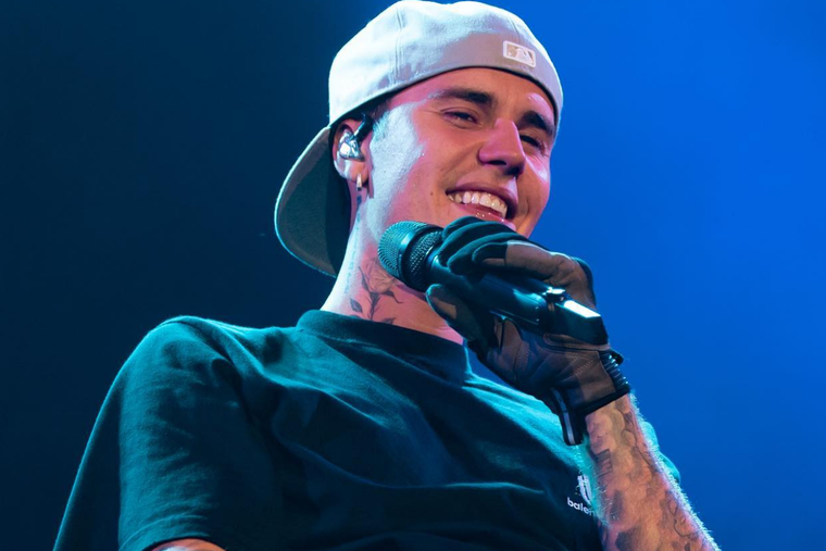 Este es el momento en el que Justin Bieber y Adam Sandler se cruzaron en la calle. Foto: Instagram