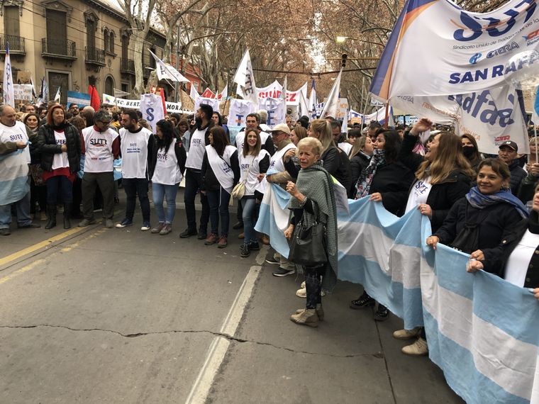 Hoy se concretará una nueva movilización del sector docente en reclamo por mejoras salariales. Foto: ALF PONCE MERCADO / MDZ