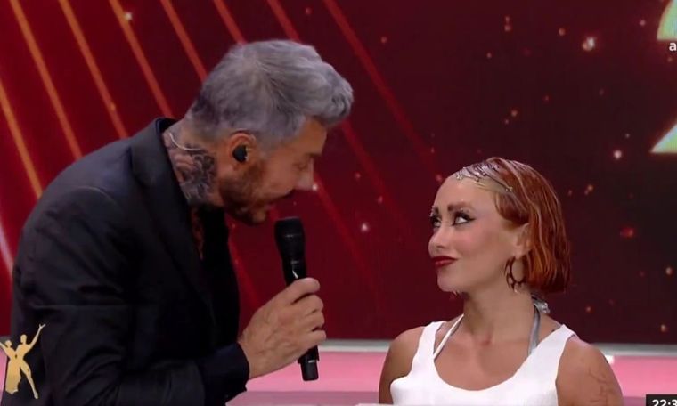 Tuli Acosta sorprendió a Marcelo Tinelli con un tremendo palito al aire La bailarina le hizo un reclamo puntual al conductor Foto: Captura de TV