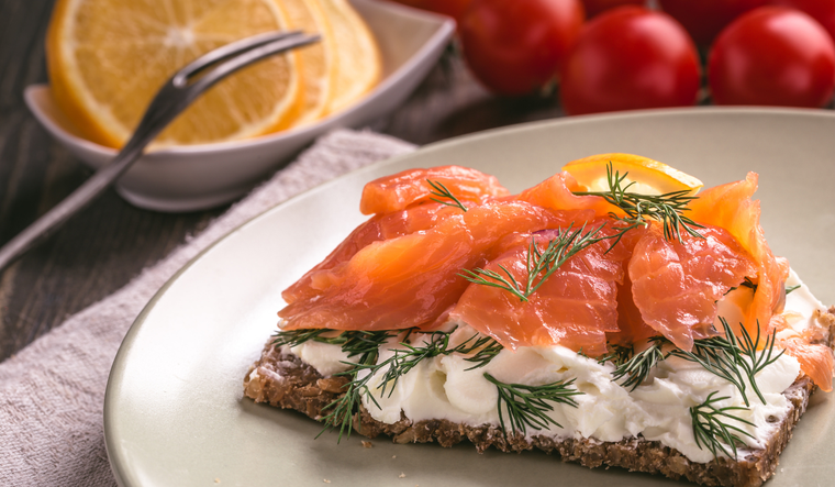 Un brunch excepcional: tostadas de salmón ahumado que impresionan Foto: Shutterstock
