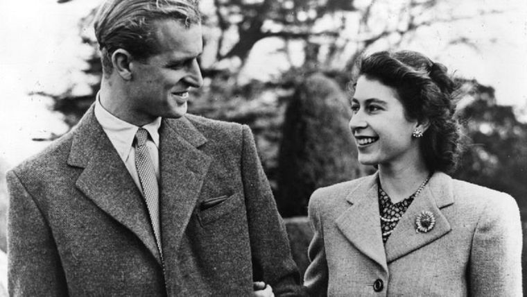 Durante más de 70 años, la reina Isabel II y el príncipe Felipe vivieron un romance que atravesó decenas de momentos históricos clave en Reino Unido y el mundo. (Fuente: CANTRAL PRESS / GETTY IMAGES)
