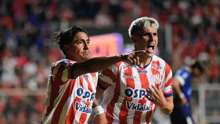 Gracias al gol de Cristian Tarragona, ex Lepra, el Tatengue se metió entre los 8 mejores de la zona. Gracias al gol de Cristian Tarragona, ex Lepra, el Tatengue se metió entre los 8 mejores de la zona.