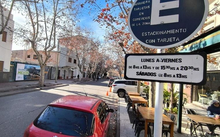 San Rafael se sumó al estacionamiento digital y se une a Ciudad, Godoy Cruz y Luján en una transformación que busca ordenar el tránsito y reducir el uso de papel. San Rafael se sumó al estacionamiento digital y se une a Ciudad, Godoy Cruz y Luján en una transformación que busca ordenar el tránsito y reducir el uso de papel.