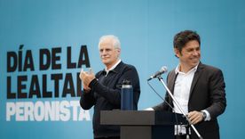 El gobernador Axel Kicillof en el acto por el Día de la Lealtad en San Vicente, junto con Jorge Taiana.