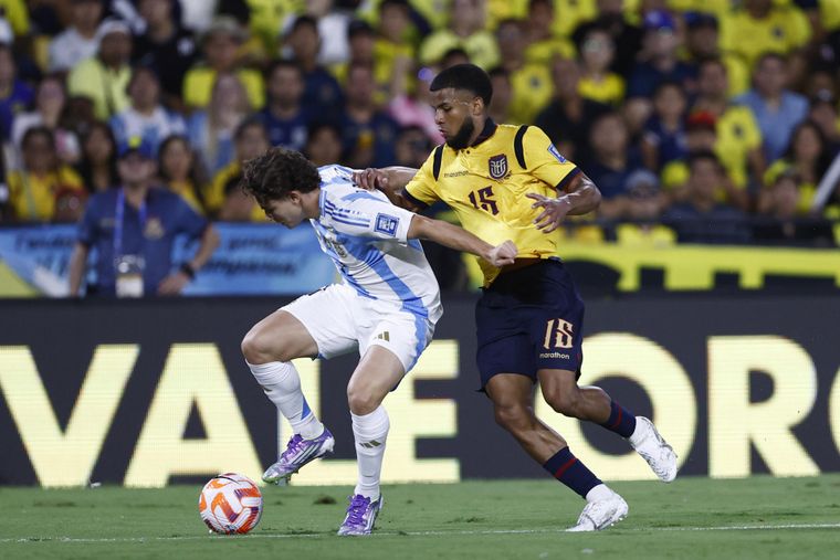 La Selección argentina cerró las Eliminatorias con una derrota frente a Ecuador y cayó al tercer puesto en el Ranking FIFA. La Selección argentina cerró las Eliminatorias con una derrota frente a Ecuador y cayó al tercer puesto en el Ranking FIFA.