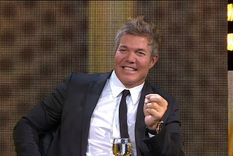 burlando sonrie ante la decision de riquelme y boca