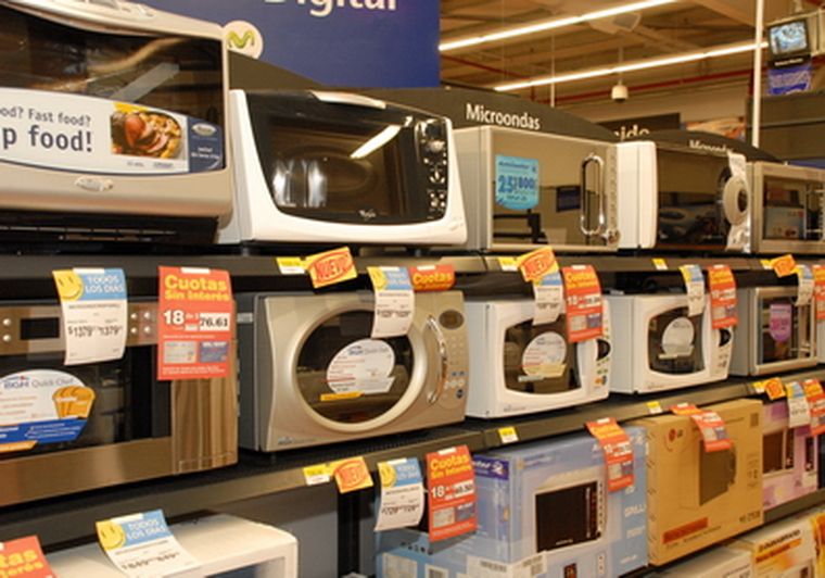 Los créditos de consumo con tarjetas de crédito disminuyeron. Foto: Nacho Gaffuri / Archivo