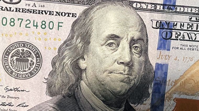 El dólar blue se sostiene por debajo de los $900 Foto: ALF PONCE MERCADO / MDZ