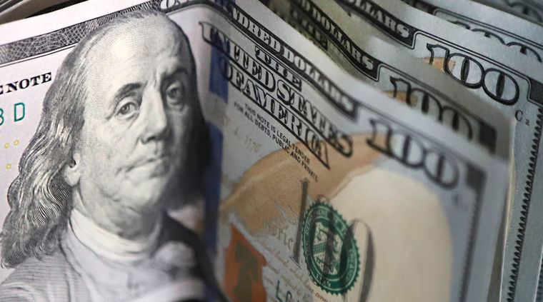 El dólar mayorista sube más de tres pesos Foto: NA