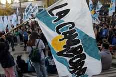 La militancia kirchnerista busca su propio 17 de octubre y se congrega en Plaza de Mayo para las 14. La militancia kirchnerista busca su propio 17 de octubre y se congrega en Plaza de Mayo para las 14.