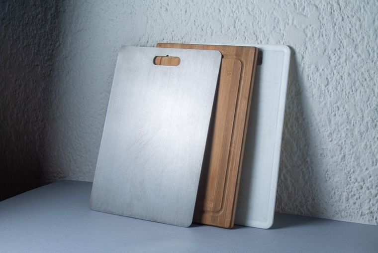 Combinar distintos tipos de tablas puede mejorar la higiene en la cocina. Foto: Shutterstock