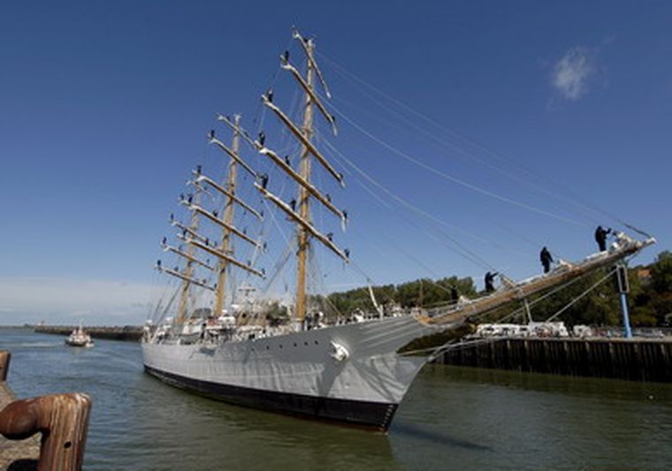 La Fragata Libertad está en el puerto de Boulogne Sur Mer. Foto: EFE
