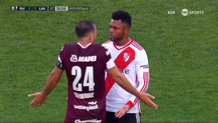 Izquierdoz y Borja, cara a cara. Foto: Captura Video