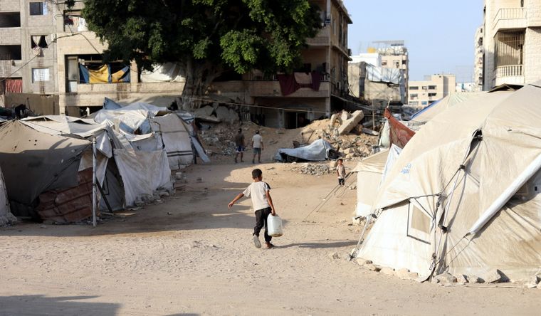 Gaza sobrevive casi sin agua potable, ante la ofensiva de Israel. Foto Dpa