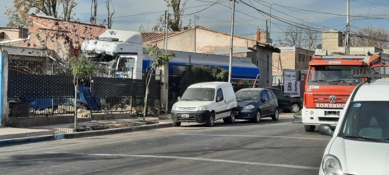 Personal policial y de Bomberos trabajan en el lugar