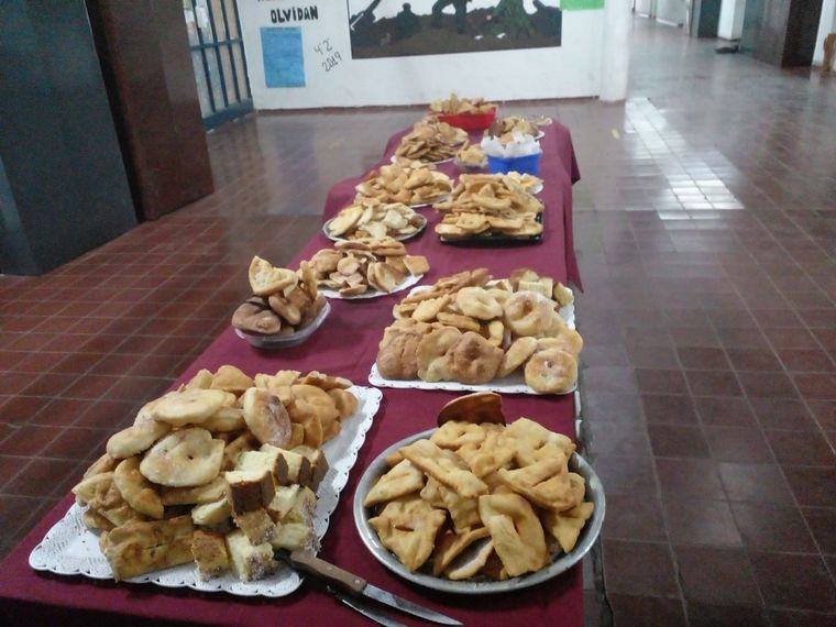Las mamás se ofrecieron a preparar las sopaipillas Foto: Gentileza