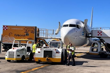 Los primeros días de julio la falta de combustible paralizó las operaciones operaciones de Flybondi.