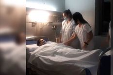 Una de las enfermeras fingió su muerte y luego revivió para hacer el baile del ataúd con sus compañeras