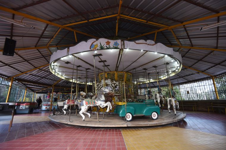 El antiguo carrusel del parque es un símbolo para los mendocinos Foto: Maximiliano Ríos/MDZ