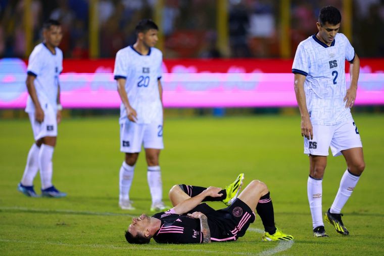 El astro argentino sufrió un duro golpe de un salvadoreño. Foto: @M30Xtra