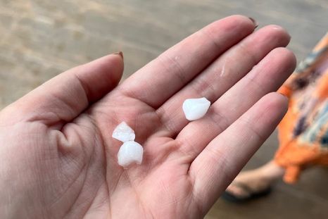 Granizo de pequeño tamaño en Mendoza. Granizo de pequeño tamaño en Mendoza.