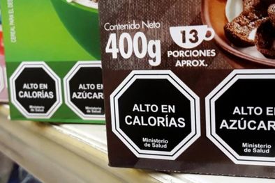 MDZol | María Belén Núñez, licenciada en Nutrición e impulsora de dicha iniciativa, sostuvo que gracias a la norma se logra descubrir aquellos productos que dicen ser saludables, y no lo son. Foto: TELAM