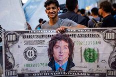 Javier Milei prometió dolarizar la economía argentina Foto: GETTY IMAGES