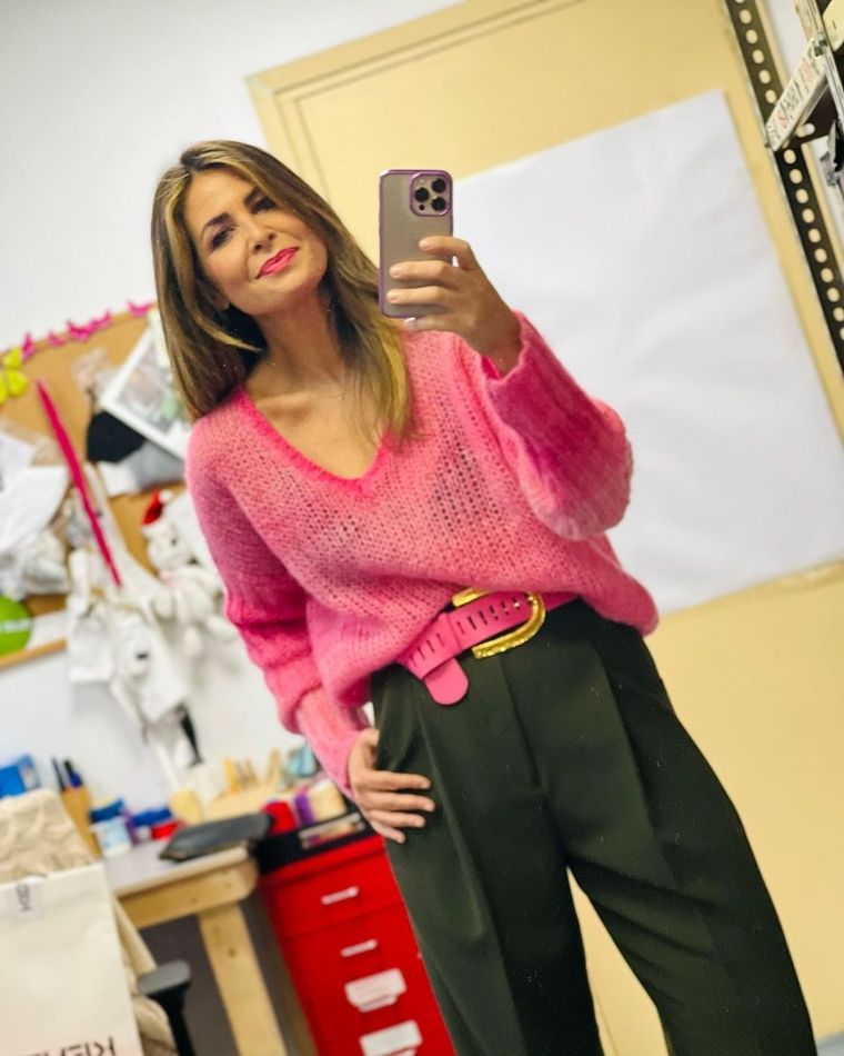 Nuria Roca nos sorprende con estos looks en donde este color tendencia 2022 predomina Foto: Instagram