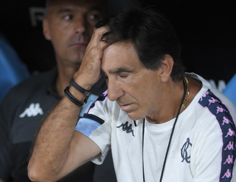 Gustavo Costas pierde dos jugadores clave para el duelo por Sudamericana. Foto: Télam