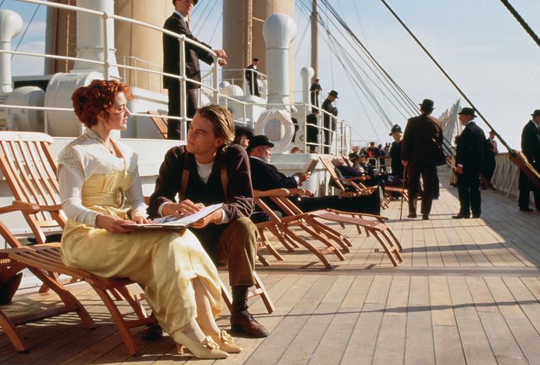 La película Titanic está dirigida y escrita por James Cameron