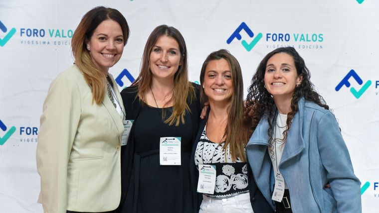 María Luisa Diaz, Juliana Barry, Valentina Tornello y Silvina Martínez. María Luisa Diaz, Juliana Barry, Valentina Tornello y Silvina Martínez.