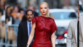 ¡Mega inspiración! Anya Taylor Joy se anima a combinar shorts de cuero y botas altas para esta temporada Foto: Instagram