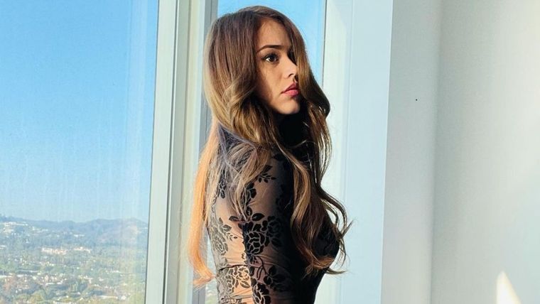 Yanet García presume sus logros: hace un gesto con sus manos y flechó el corazón de sus seguidores