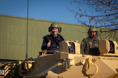 Luis Petri bajó líneas y sus alfiles se abroquelan atrás del comunicado contra el ala dura del radicalismo. Foto: Ministerio de Defensa Luis Petri bajó líneas y sus alfiles se abroquelan atrás del comunicado contra el ala dura del radicalismo. Foto: Ministerio de Defensa