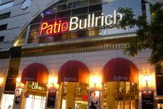 El Patio Bullrich es el primer centro comercial de la Ciudad Autónoma de Buenos Aires y ya tiene 34 años de historia. Se creó el 15 de septiembre de 1988, Foto: Pinterest