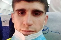 Mohammed Aisha en el avión que finalmente lo devolvió a su hogar. Foto: MOHAMMED AISHA